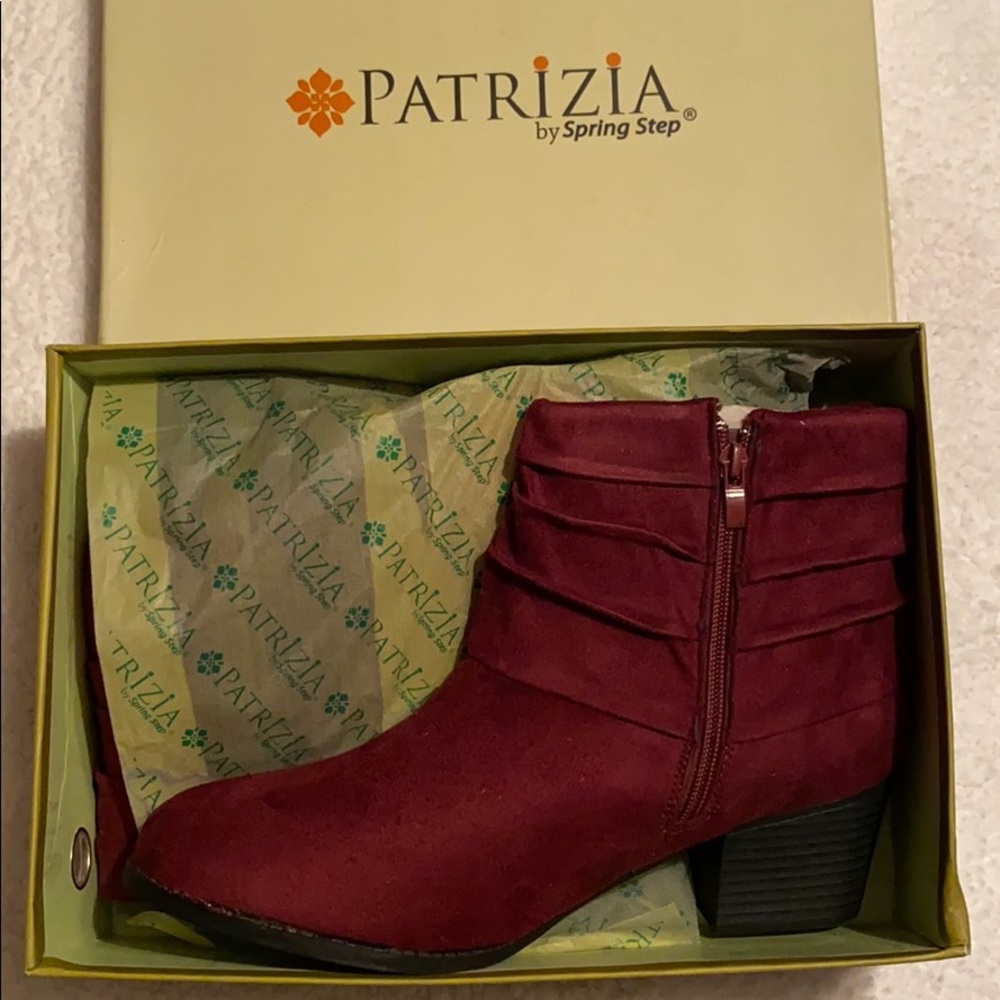 Women’s purple booties